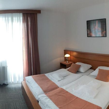 Restavracija In Prenocisca Carda Hotel Martjanci Bagian luar foto