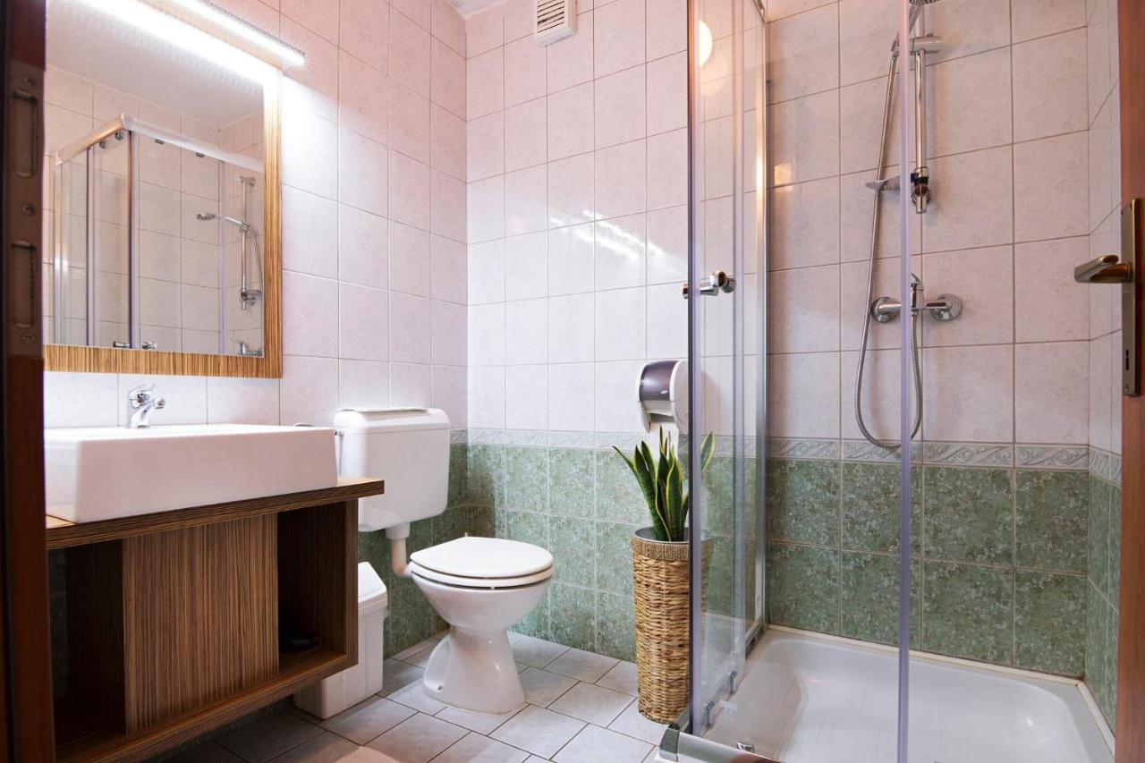 Restavracija In Prenocisca Carda Hotel Martjanci Bagian luar foto
