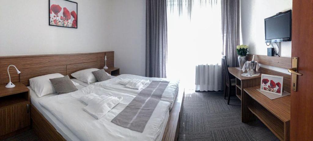 Restavracija In Prenocisca Carda Hotel Martjanci Bagian luar foto